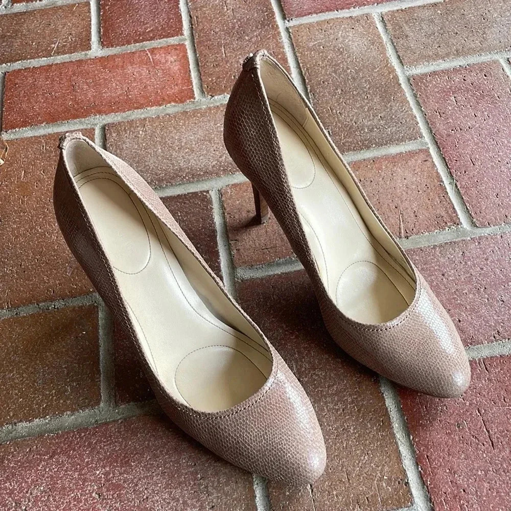 Calvin Klein Nude Whinnie Pumps 9.5